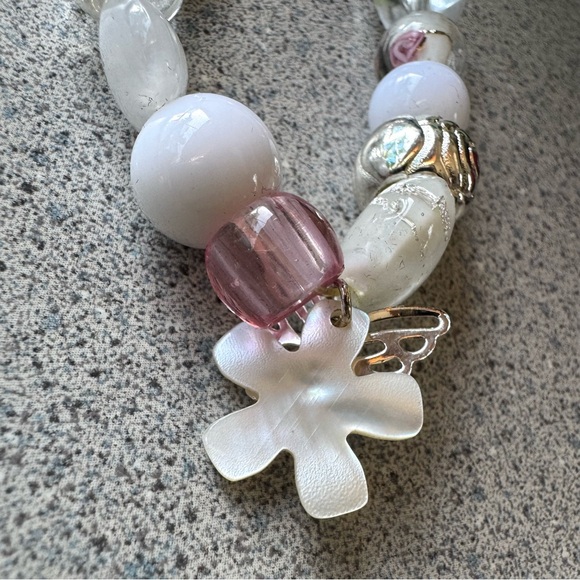 Avon Beaded Chic Charm bracelet Romance NIB NWT pearl butterfly rose stretch Y2K - Picture 8 of 12